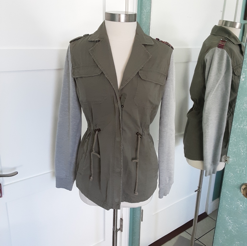 Billabong Designers Closet  Cargo Jacket~ Sz M~Sweatshirt Sleeve